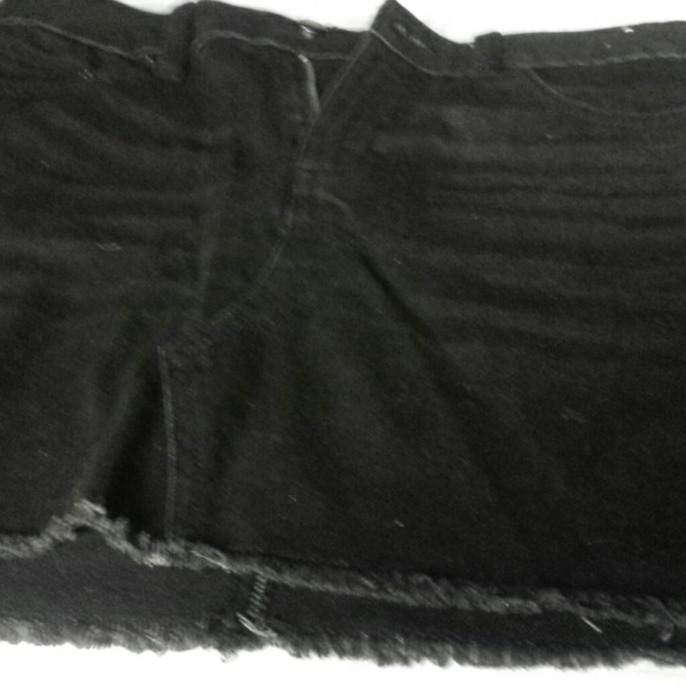 Black mini skirt, 4 pockets, unfinished hem